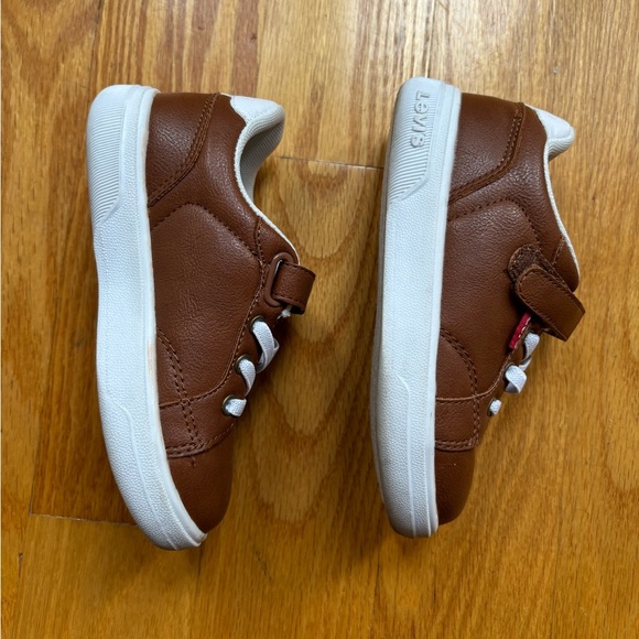 Levi’s Boys Leather Tan and White Sneaker - Picture 8 of 9